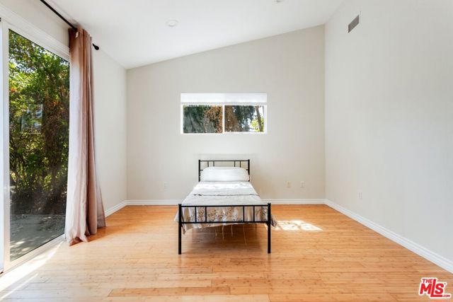 22616 Berdon Street, Woodland Hills CA: https://media.crmls.org/mediaz/c4267732-6c08-4d9c-905e-00283f817879.jpg