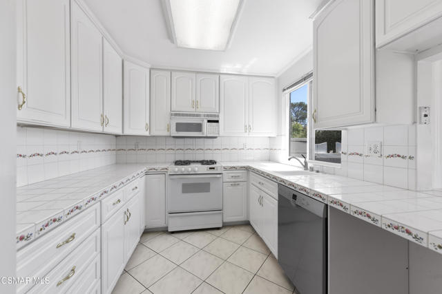 7031 Deveron Ridge Road, West Hills CA: https://media.crmls.org/mediaz/c4268371-eaf3-46ee-8505-1eada8056cde.jpg