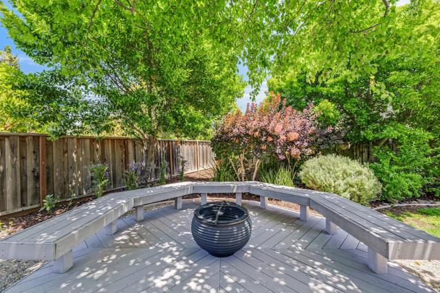 331 Idyllwild Court, Redwood City CA: https://media.crmls.org/mediaz/c4271998-1868-466a-9d6f-0687276b8531.jpg