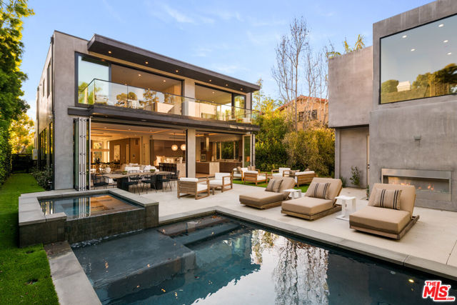 615 23rd Street, Santa Monica CA: https://media.crmls.org/mediaz/c4277714-4099-49bc-8acb-4cc4c01b3ae4.jpg