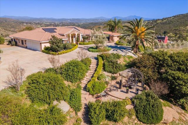 Detail Gallery Image 9 of 66 For 19270 Horizon View Dr., Ramona,  CA 92065 - 4 Beds | 4/2 Baths