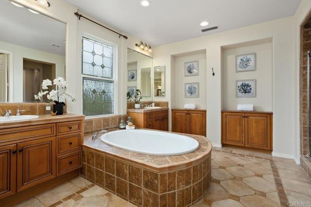 648 California Oak Drive, Vista CA: https://media.crmls.org/mediaz/c427a3ef-d6c5-4552-a2d2-22527c01dae6.jpg