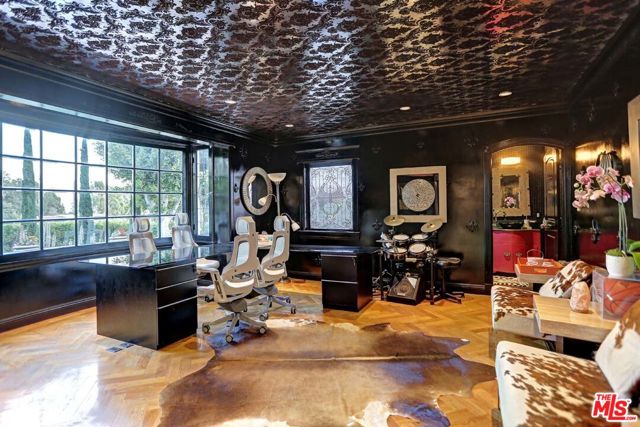 725 N Faring Road, Los Angeles CA: https://media.crmls.org/mediaz/c427c4f2-e726-4a77-ac66-e6b6c7d6ad64.jpg