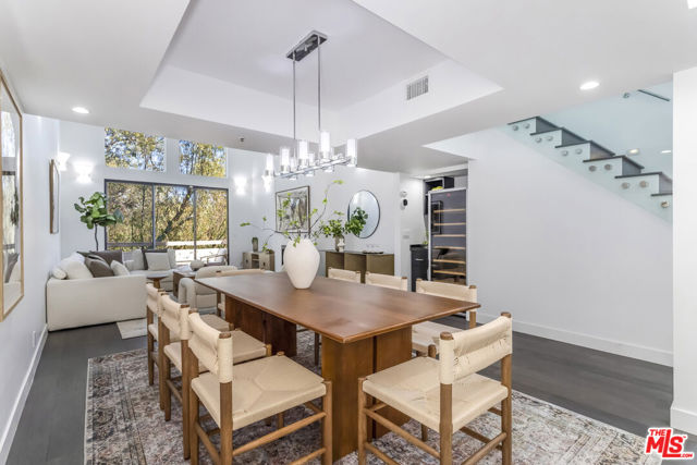 410 S Barrington Avenue, Los Angeles CA: https://media.crmls.org/mediaz/c427d9c1-e8aa-4254-8e41-48fe16240ee5.jpg