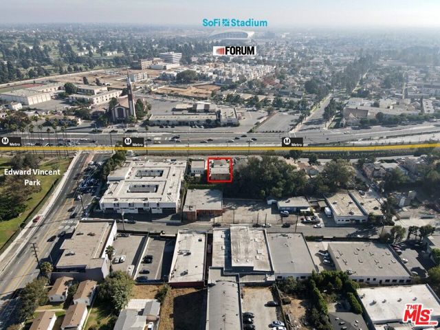419 La Colina Drive, Inglewood CA: https://media.crmls.org/mediaz/c4289901-7b92-416a-ad82-f93f4a127b83.jpg