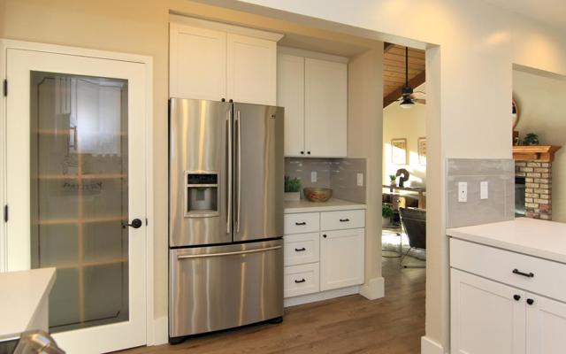 23416 Sunset Drive, Los Gatos CA: https://media.crmls.org/mediaz/c428f1cb-d311-43ad-ae34-f3b143f81c0f.jpg