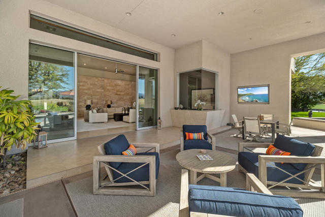 81 Royal Saint Georges Way, Rancho Mirage CA: https://media.crmls.org/mediaz/c429058b-e0ad-4189-b465-86944ac75681.jpg