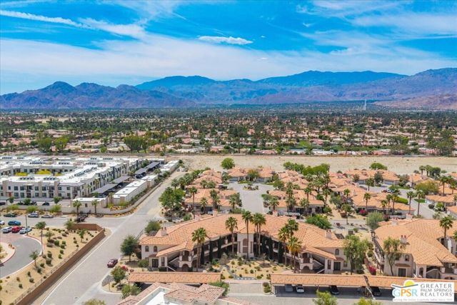 2010 Via San Martino, Palm Desert CA: https://media.crmls.org/mediaz/c4296c2b-9f9d-4f64-9250-2052d89d231a.jpg