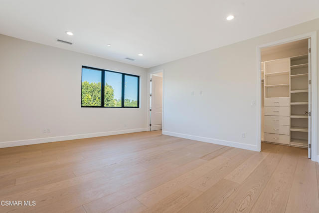 252 Capri Drive, Simi Valley CA: https://media.crmls.org/mediaz/c429711f-b1d3-417b-b341-080b566da2a7.jpg