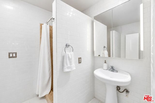 1250 North Kings Road, 504 photo 6