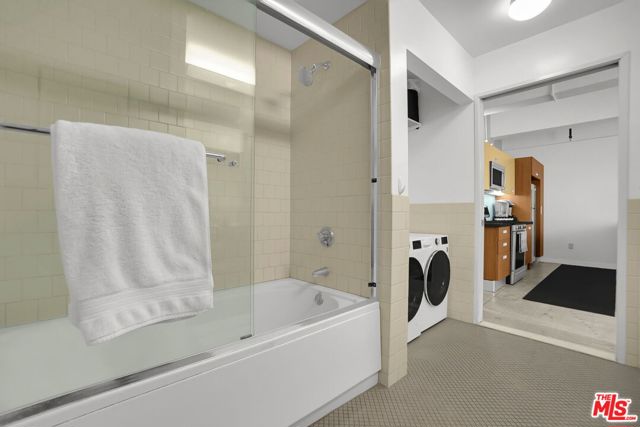 746 S Los Angeles Street, Los Angeles CA: https://media.crmls.org/mediaz/c42b48b2-670a-4456-af58-3242eef726e7.jpg