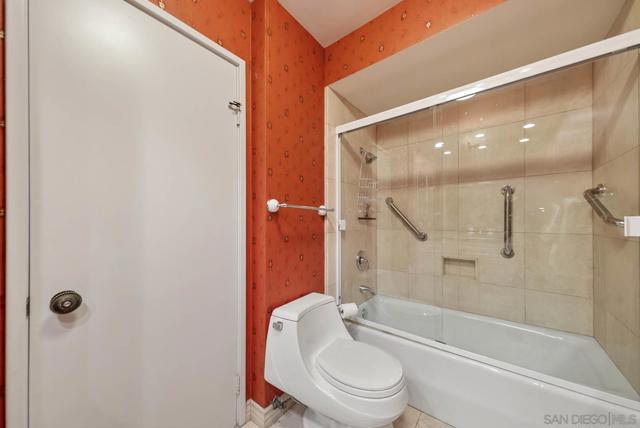 1780 Avenida Del Mundo, Coronado CA: https://media.crmls.org/mediaz/c42bf177-0647-491b-aa55-60b8a5c2e706.jpg