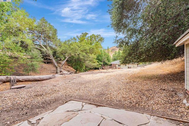 6703 Crow Canyon Rd, Castro Valley CA: https://media.crmls.org/mediaz/c42c1f73-55d1-4229-83e8-de50dac9f584.jpg