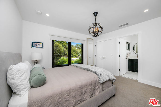 24884 Jim Bridger Road, Hidden Hills CA: https://media.crmls.org/mediaz/c42c490e-1093-4350-8afc-e15afc490431.jpg