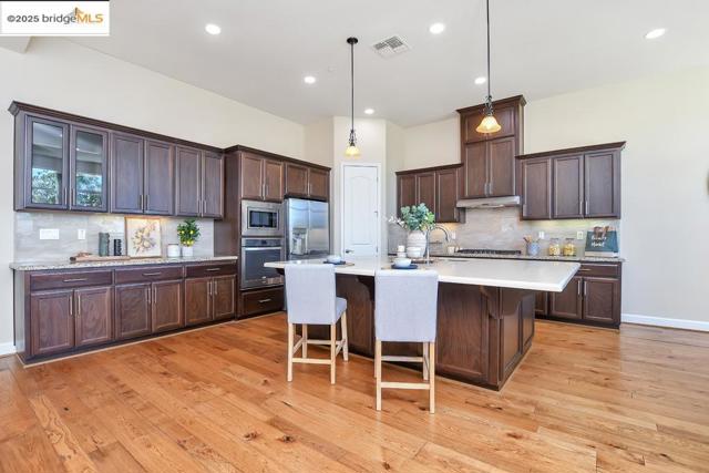 133 Clear Lake Ct, Oakley CA: https://media.crmls.org/mediaz/c42c4ea6-3f5b-47ce-ad7c-a9a877231e8e.jpg