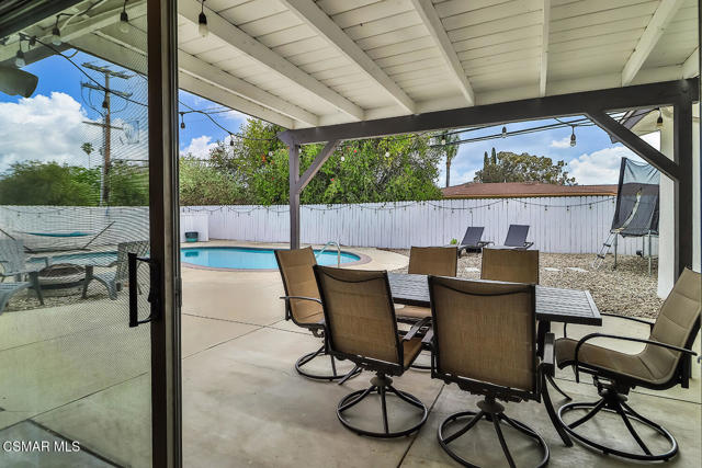168 E Gainsborough Road, Thousand Oaks CA: https://media.crmls.org/mediaz/c42c5d1c-144e-43d4-b66a-166b4d78789f.jpg