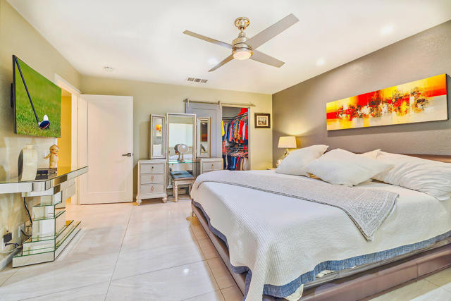 32 Presidio Place, Palm Desert CA: https://media.crmls.org/mediaz/c42c75ad-3eaa-4579-9ab6-581c6a428335.jpg