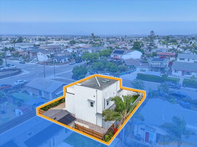 914 10th St, Imperial Beach CA: https://media.crmls.org/mediaz/c42c7766-beb5-4f4b-95af-361876f2e56d.jpg