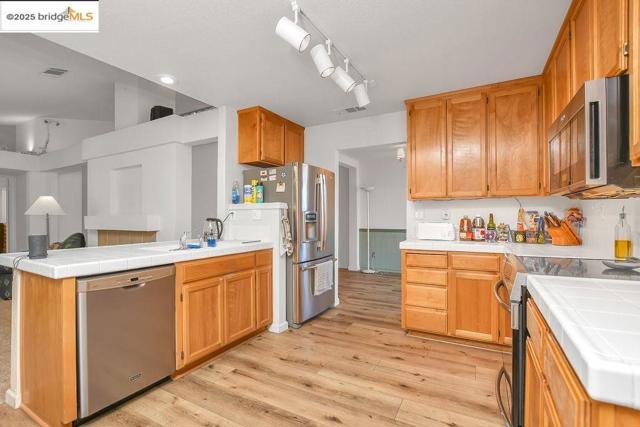 5125 Monitor Pass Way, Antioch CA: https://media.crmls.org/mediaz/c42cc905-4ef5-43ef-a3bd-0a75c58e1e80.jpg