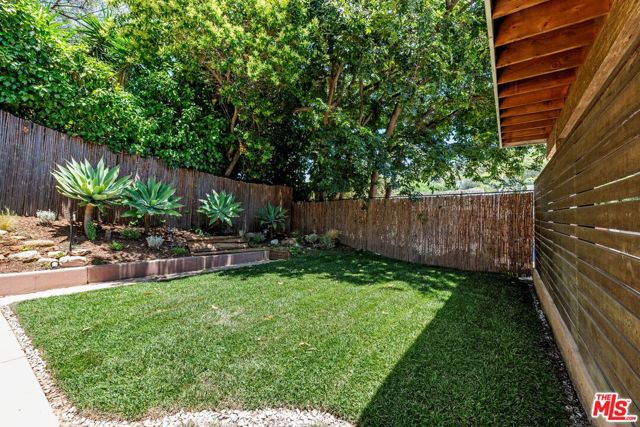 2116 Princeton Avenue, Los Angeles CA: https://media.crmls.org/mediaz/c42cde3a-02a6-4208-be9d-44c22793ab5f.jpg