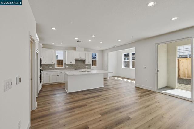 8121 Vessel Way, Sacramento CA: https://media.crmls.org/mediaz/c42d807a-e0de-4b4b-9702-4f49356f030f.jpg