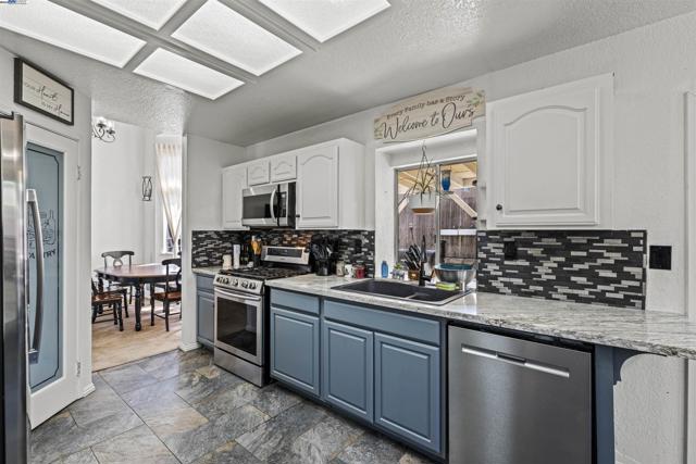 1860 Concannon Dr, Oakley CA: https://media.crmls.org/mediaz/c42dce80-3781-4c92-8416-408378b5ddf8.jpg