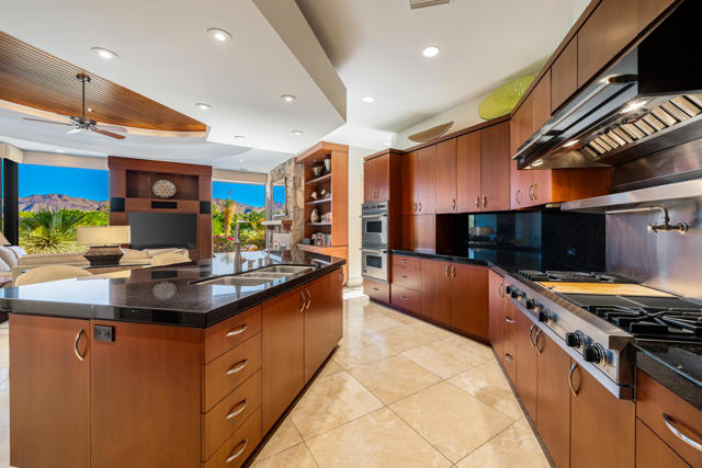 950 Andreas Canyon Drive, Palm Desert CA: https://media.crmls.org/mediaz/c42e1733-2bde-4cda-b1ae-aa7fefcc8a25.jpg