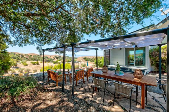 3415 Spring Creek Lane, Milpitas CA: https://media.crmls.org/mediaz/c42e40d7-9434-42e9-a7d7-97a01471d142.jpg
