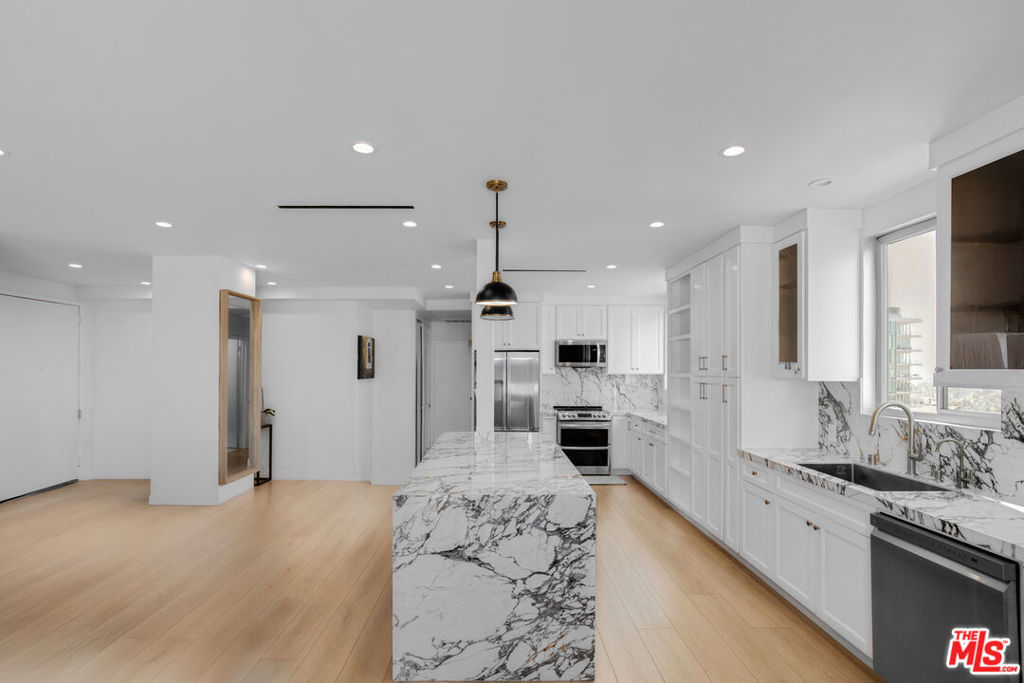 100 S Doheny Drive #805