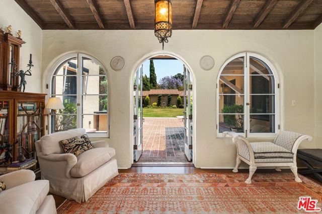 434 S Muirfield Road, Los Angeles CA: https://media.crmls.org/mediaz/c42f2a5a-b215-4c8e-b394-fdcbc2222306.jpg