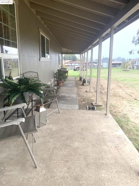 5372 Tule Tree Ln, Oakley CA: https://media.crmls.org/mediaz/c42f36cd-9c1d-4818-9e78-b5684d1ae425.jpg