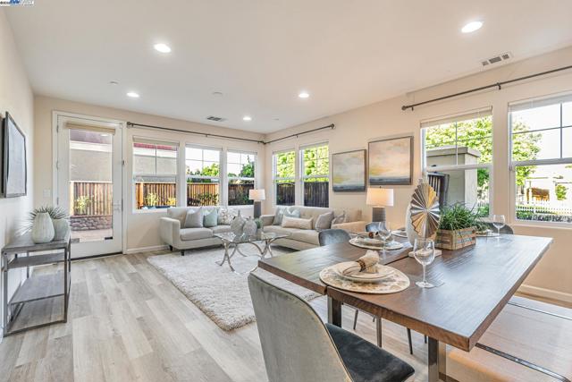 5801 Flora Cmn, Livermore CA: https://media.crmls.org/mediaz/c42f6195-3235-4609-9ed6-d449ecaaa291.jpg