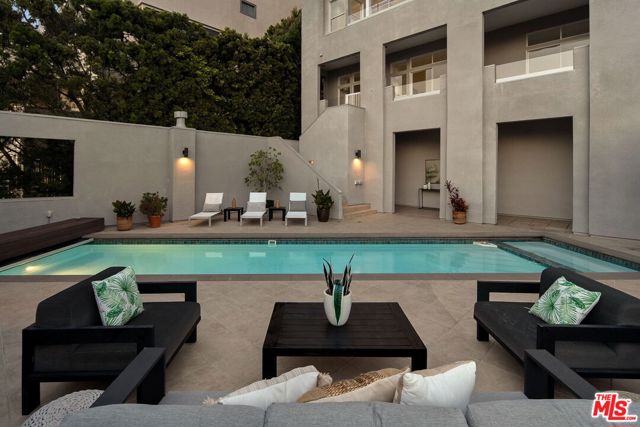 143 Ocean Avenue Ext, Santa Monica CA: https://media.crmls.org/mediaz/c42faa00-8563-4be1-93d3-715e158562f2.jpg