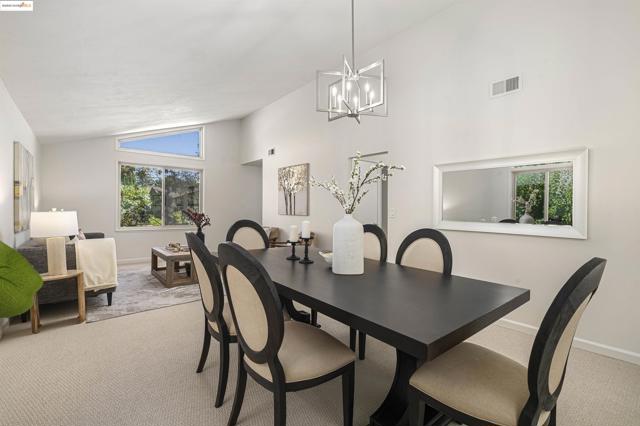 160 Manzanita Pl, Hercules CA: https://media.crmls.org/mediaz/c42fc048-1f66-4fbd-9b1a-e52daf5d043a.jpg