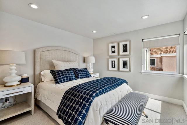 12 Mardi Gras Rd, Coronado CA: https://media.crmls.org/mediaz/c4300ae9-ac08-4791-9647-73aed8600d2a.jpg