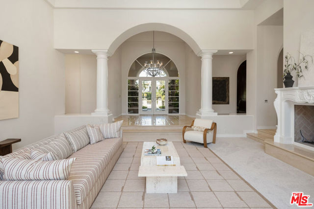 16727 Camino Sierra Del Sur Drive, Rancho Santa Fe CA: https://media.crmls.org/mediaz/c4306773-d50c-4764-b2c3-3e1e41715b3d.jpg