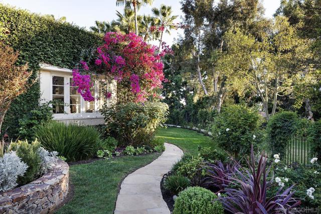 6977 Las Colinas, Rancho Santa Fe CA: https://media.crmls.org/mediaz/c431897b-c4c1-4c93-93f1-e5ff02a40c0a.jpg
