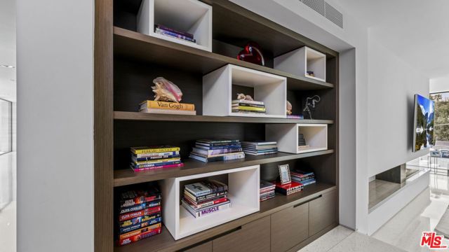 16032 VALLEY VISTA Boulevard, Encino CA: https://media.crmls.org/mediaz/c43254c6-b54c-46a8-b93a-795dd6a9861b.jpg