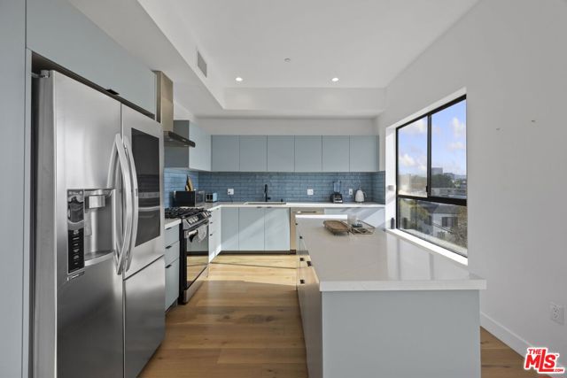 1515 S Holt Avenue, Los Angeles CA: https://media.crmls.org/mediaz/c43281bf-94bd-4eaf-bfd5-d5268f09cf67.jpg