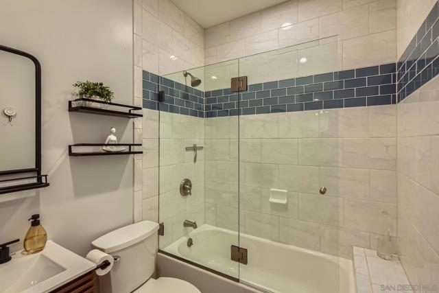 9180 Tokaj Ln, Spring Valley CA: https://media.crmls.org/mediaz/c43298b1-11b5-4260-bc36-bf5c543f3103.jpg