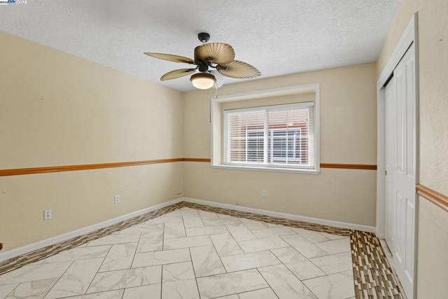 4470 Rolling Oaks Dr, Granite Bay CA: https://media.crmls.org/mediaz/c432e9f0-dee7-4952-9c42-d67a8c69e83f.jpg