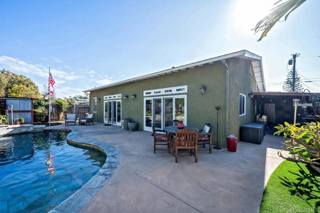 2722 Penkea Drive, Oceanside CA: https://media.crmls.org/mediaz/c4332fa1-7778-496e-b3ed-9d272a74c2c5.jpg