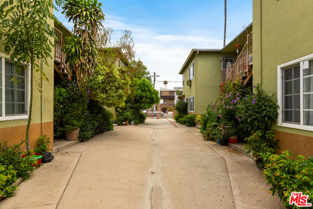 6955 Fulton Avenue, North Hollywood, California 91605, ,Multi-Family,For Sale,Fulton,24427601