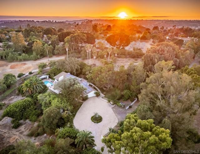 5333 Los Mirlitos, Rancho Santa Fe CA: https://media.crmls.org/mediaz/c4338c58-1c66-447c-b561-3d302d476b7e.jpg