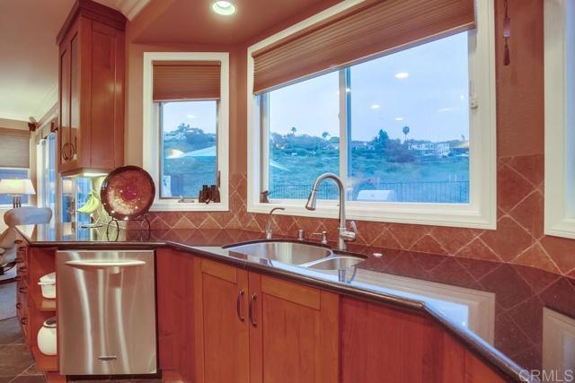 Detail Gallery Image 28 of 74 For 7046 via Ostiones, Carlsbad,  CA 92009 - 5 Beds | 3 Baths