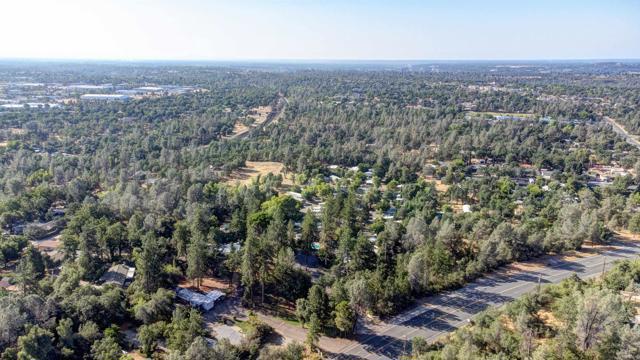 12125 Lake Boulevard, Redding CA: https://media.crmls.org/mediaz/c433fc87-2681-4adc-81c8-16c936653511.jpg