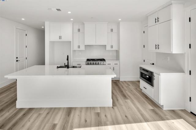 16 Grey Whale Place, Bethel Island CA: https://media.crmls.org/mediaz/c434acdc-aa76-4fb4-83c4-25ca93b6a4f2.jpg