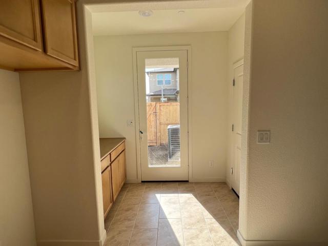 2800 High Tide Avenue, Sacramento CA: https://media.crmls.org/mediaz/c4352331-9642-49be-85bb-8b277541f8e1.jpg