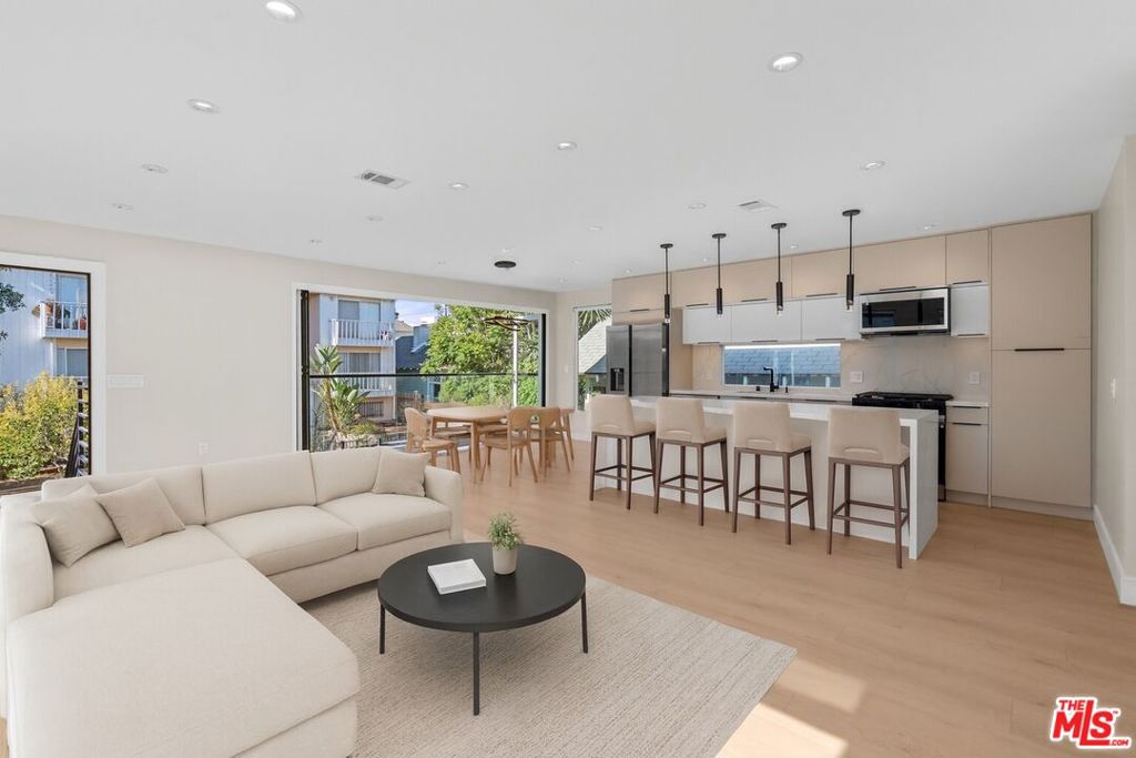 38 Paloma Ave