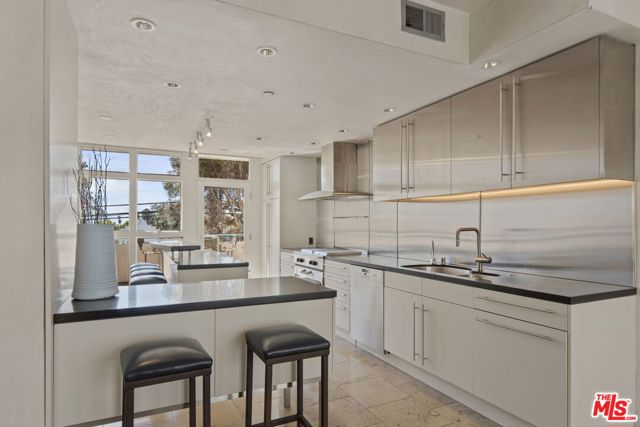 2115 3rd Street, Santa Monica CA: https://media.crmls.org/mediaz/c4362206-6414-41a1-a41d-f59e42b73de1.jpg